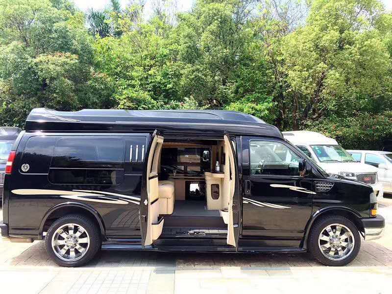 汪涵開車接李宇春上節目，被問：車是你從哪里租來的嗎？